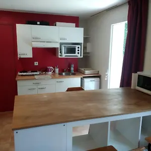 Studio En Rez-de-jardin Dans La Verdure France